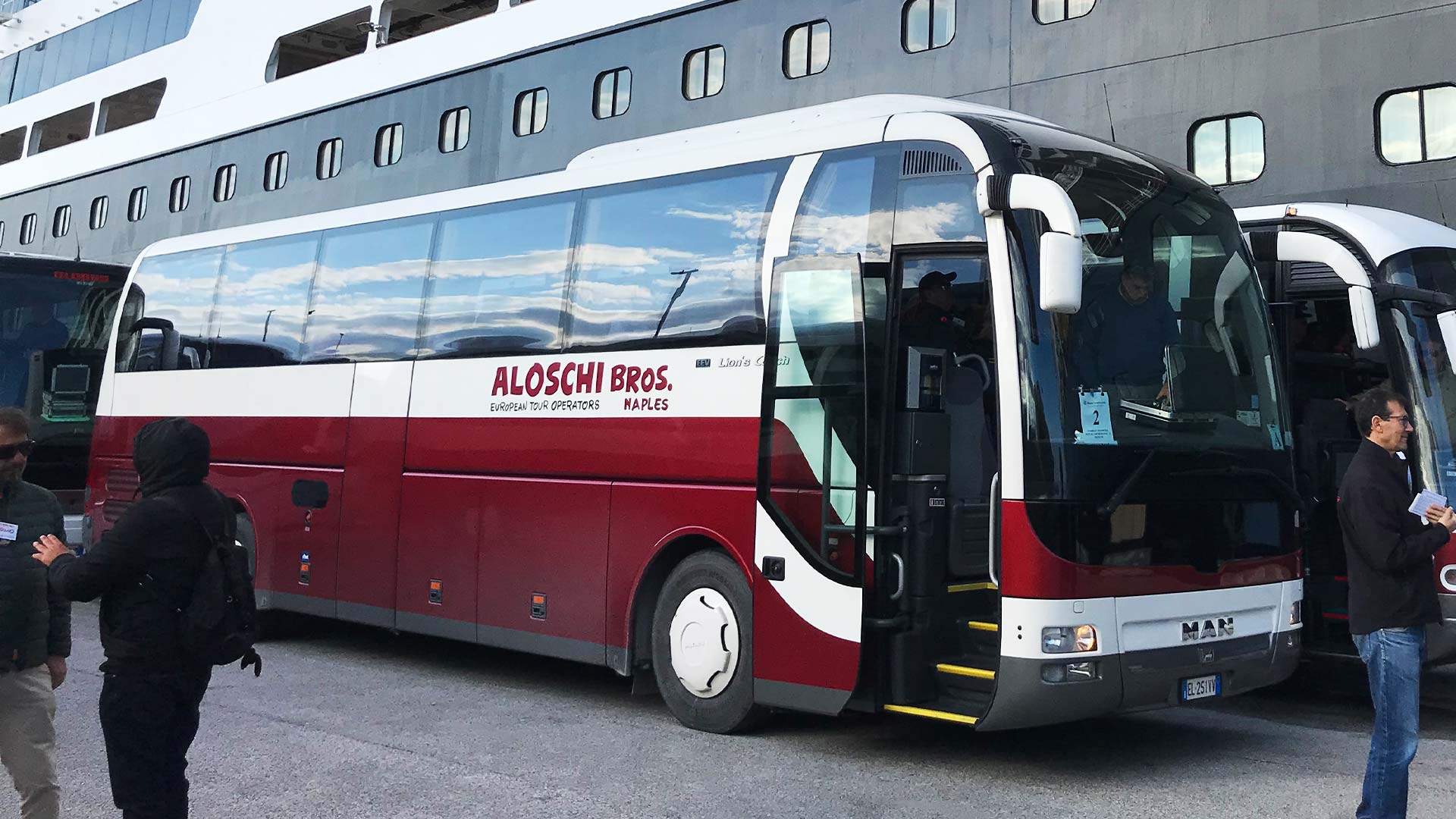 aloschi-bus